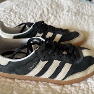 Adidas women’s OG sambas black wonder white- size 8.5- used